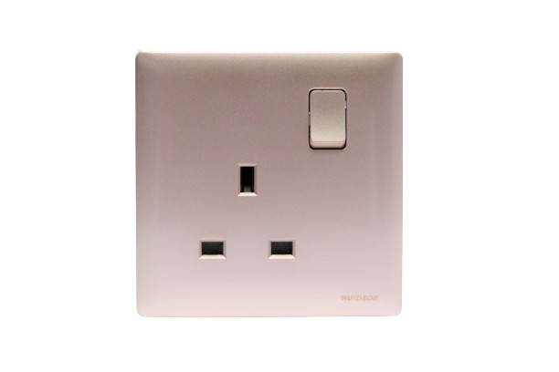 13a-1-gang-switched-socket-91405ch-innova-gold-windsor