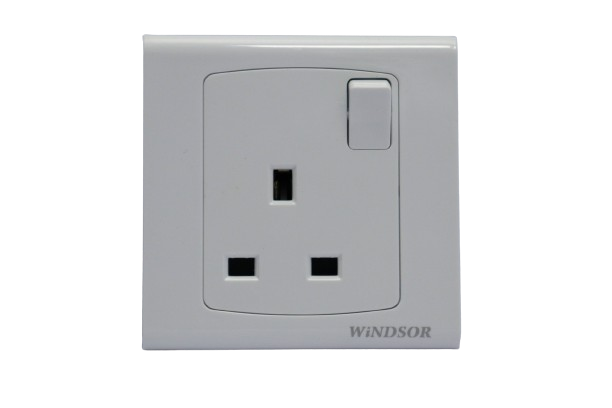 13a-1-gang-switched-socket-d405-royal-star-white-windsor