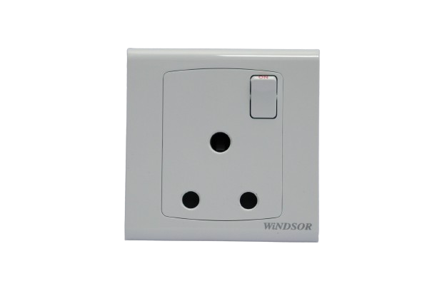 15a-1-gang-switched-socket-d429-royal-star-white-windsor