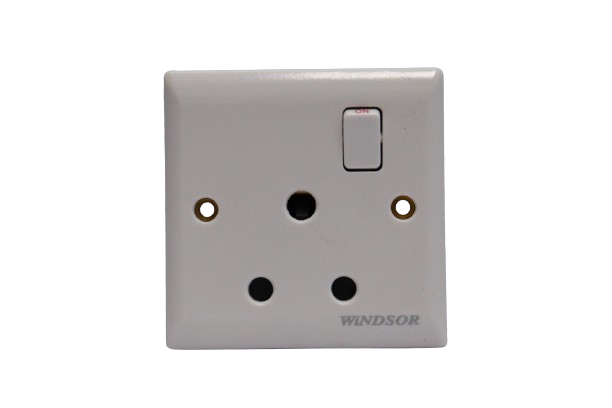 15a-1-gang-switched-socket-e429-ivory-windsor