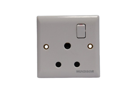 15a-1-gang-switched-socket-e429-ivory-windsor