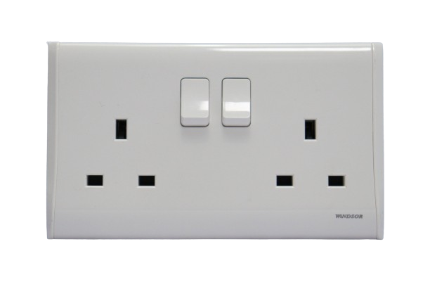 13a-2-gang-switched-socket-p406f-pioneer-white-windsor