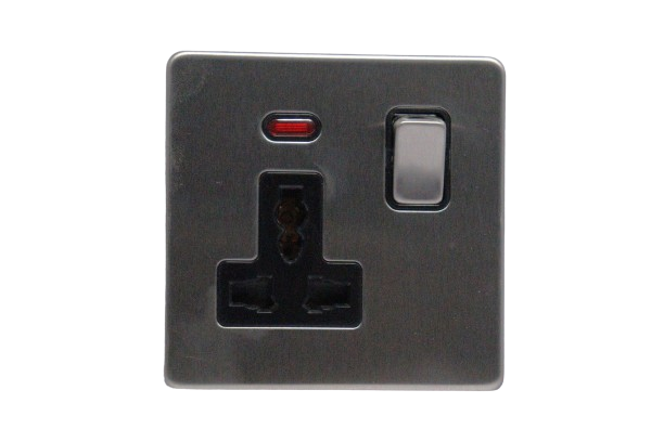 13a-1-gang-universal-socket-vc407y-vip-chrome-windsor